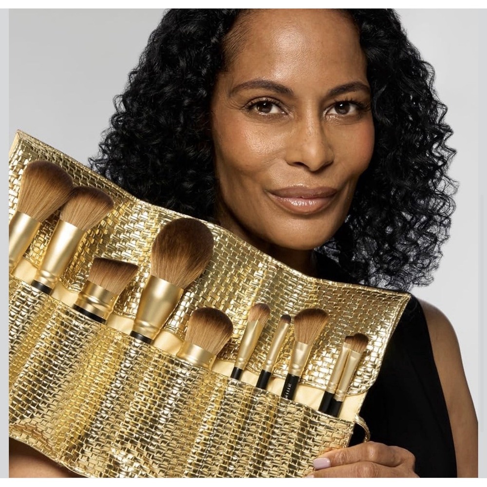 LAURA GELLER NEW YORK The Brush Vault Complete Makeup 10 Piece Limited Edition